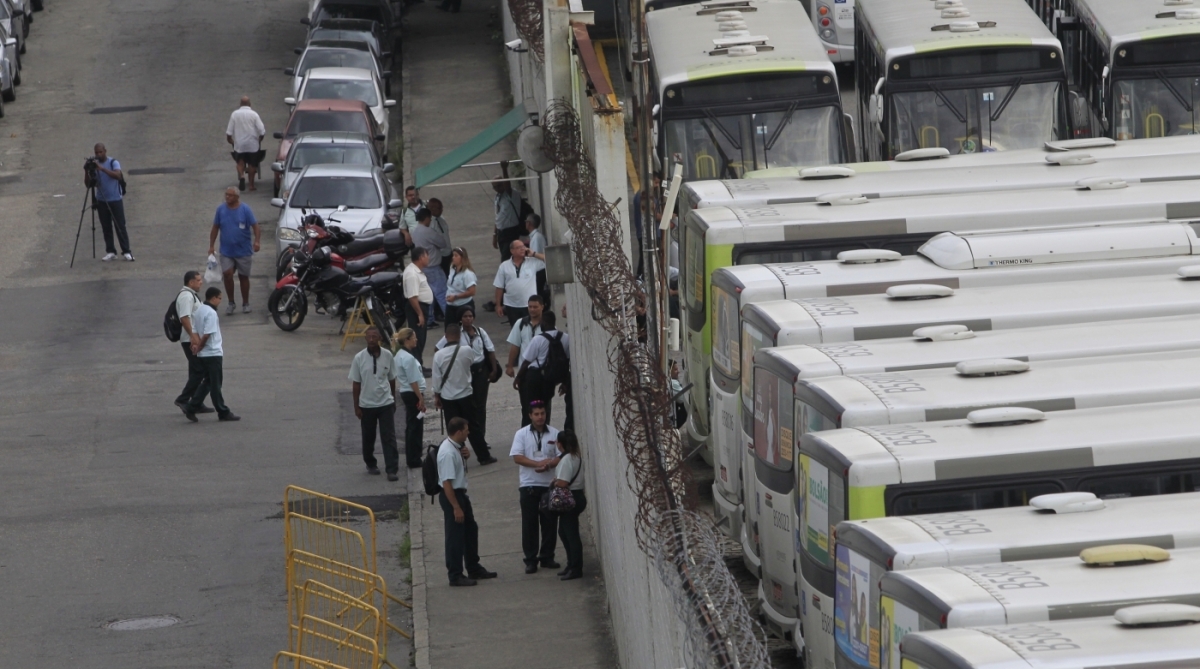 1-27-7--20 -Greve de Rodoviarios da Empresa Loudes , Penha. Foto - Ma&iacute;ra Coelho / Ag&ecirc;ncia O Dia. Cidade, Salario, 13 , Pagamento, Parcelado, Empresas, Onibus,