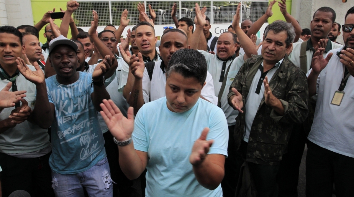 2017-11-27 -Greve de Rodoviarios da Empresa Loudes , Penha. Foto - Ma&iacute;ra Coelho / Ag&ecirc;ncia O Dia. Cidade, Salario, 13 , Pagamento, Parcelado, Empresas, Onibus,