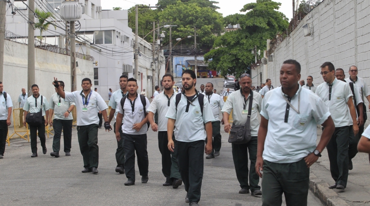 2017-11-27 -Greve de Rodoviarios da Empresa Loudes , Penha. Foto - Ma&iacute;ra Coelho / Ag&ecirc;ncia O Dia. Cidade, Salario, 13 , Pagamento, Parcelado, Empresas, Onibus,