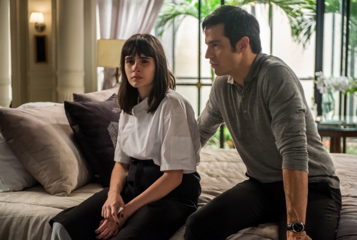 Valentina Herszage em cena com Mateus Solano, seu pai na trama - TV Globo/Raquel Cunha