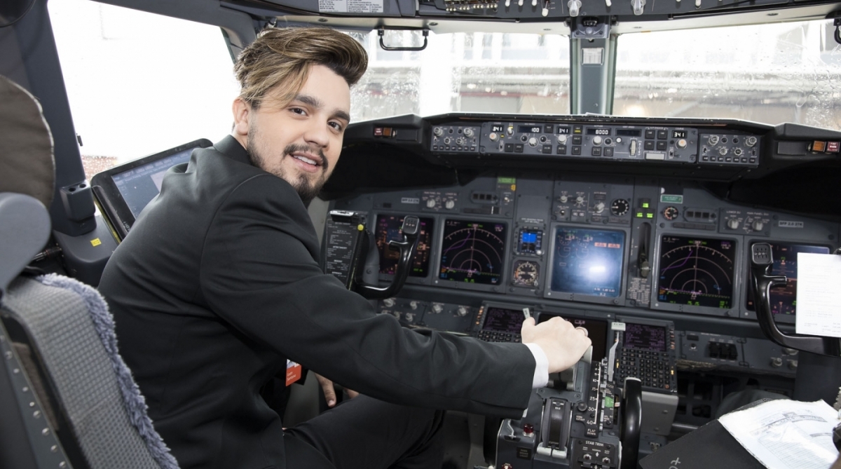 GOL promove pocket show de Luan Santana a bordo do Boeing 737-800 para lançamento do novo hit 