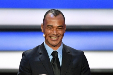 Cafu defende Neymar, vê Seleção desrespeitada e critica CBF: 'Falta transparência'