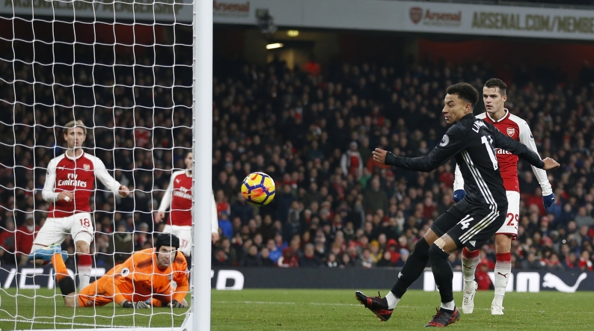 Manchester United's English midfielder Jesse Lingard (2R) celebrates scoring his team's third goal during the English Premier League football match between Arsenal and Manchester United at the Emirates Stadium in London on December 2, 2017.  / AFP PHOTO / IKIMAGES / Ian KINGTON / RESTRICTED TO EDITORIAL USE. No use with unauthorized audio, video, data, fixture lists, club/league logos or 'live' services. Online in-match use limited to 45 images, no video emulation. No use in betting, games or single club/league/player publications.
