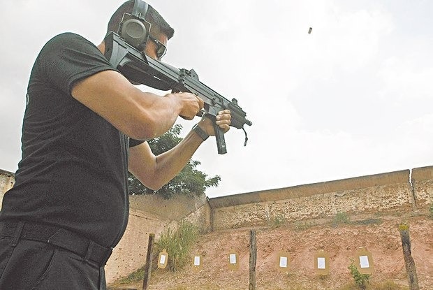 O major PM Joelmir dos Santos, que coordena treinamentos no Comando de Operações Especiais (COE), gravou um vídeo na manhã deste domingo aparentemente pedindo resgate. 