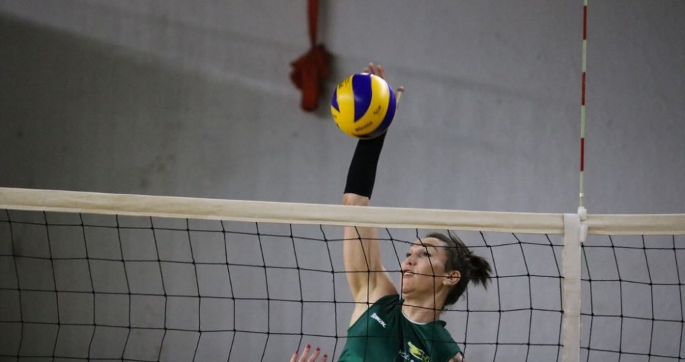 A ponteira/oposta Tiffany, do Bauru, é a primeira transexual a jogar a Superliga feminina de vôlei.