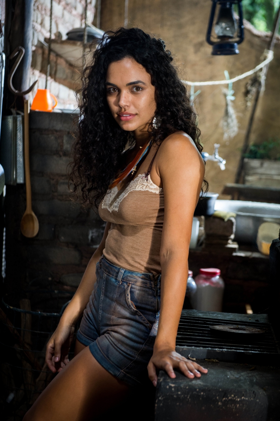 Concorr&ecirc;ncia
 
Giovana Cordeiro(foto), a Cleo de "O Outro Lado do Para&iacute;so", vai se envolver com Mariano (Juliano Cazarr&eacute;) nos pr&oacute;ximos cap&iacute;tulos e engatar um romance. O garimpeiro vai ficar encantado pela neta de Mercedes (Fernanda Montenegro). Por causa da novinha, ele ir&aacute; dispensar Sophia (Marieta Severo).
