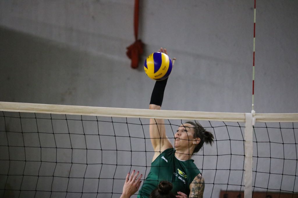 A ponteira/oposta Tiffany, do Bauru, ser&aacute; a primeira transexual a jogar a Superliga feminina de v&ocirc;lei.