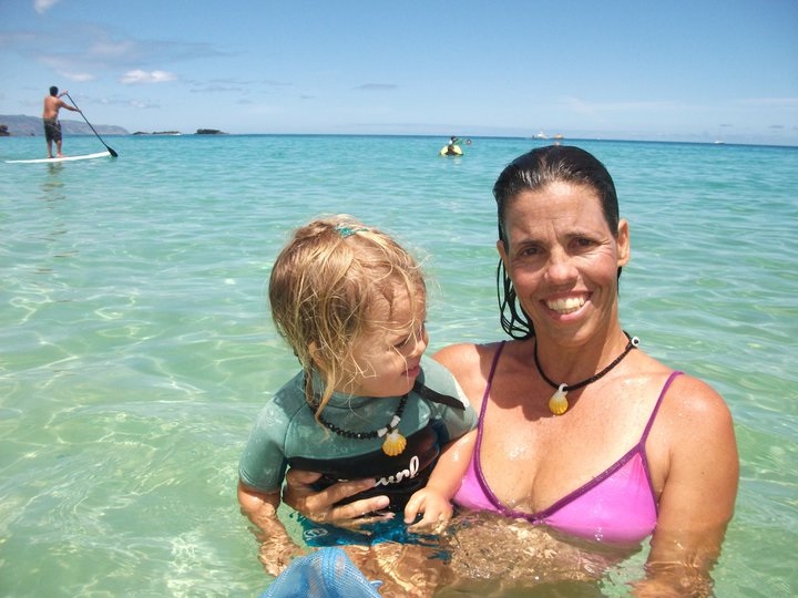 Brasileira Telma Emery foi morta a pauladas em ilha do Hava&iacute;. Na foto acima, dois suspeitos do crime  
