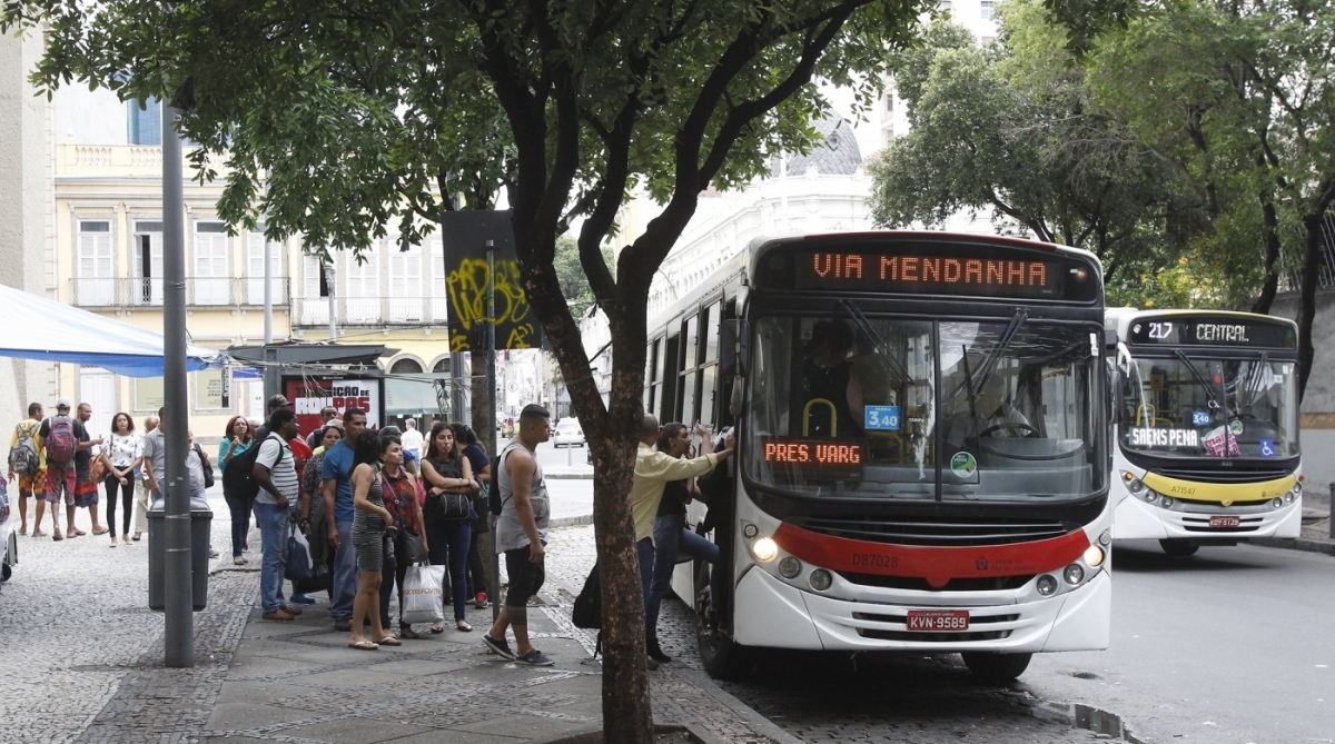 As linhas do cons&oacute;rcio Santa Cruz, que controla a maioria das linhas da Zona Oeste, acumulam o triplo de processos do que as do InterSul