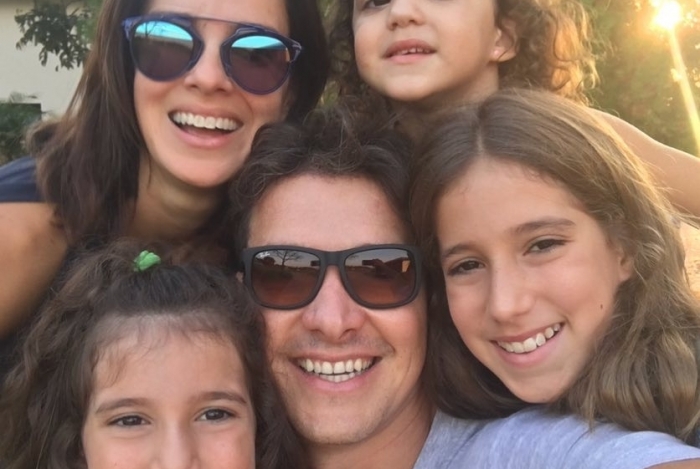 Rodrigo Faro, Vera Viel e filhas - Reprodu&ccedil;&atilde;o