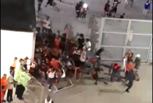 Confus&atilde;o na entrada do Maracan&atilde; com a torcida do Flamengo