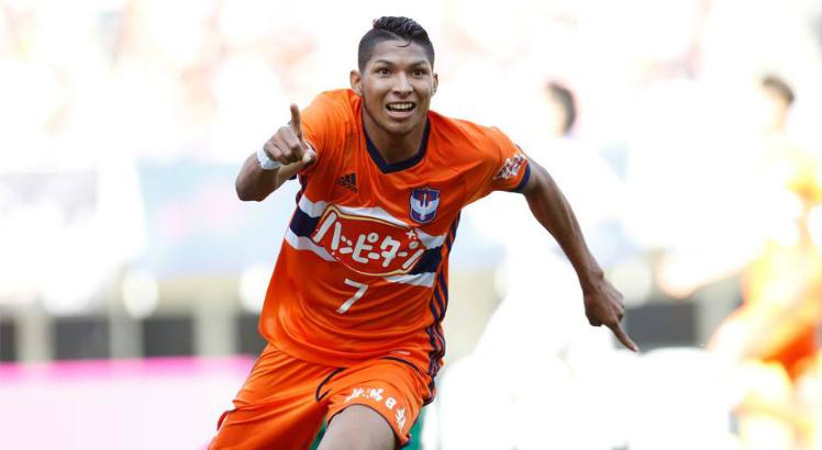 Rony com a camisa do Albirex