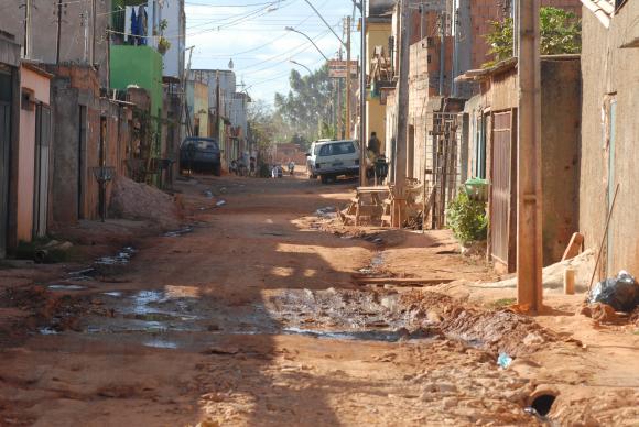 Moradores de regi&otilde;es pobres s&atilde;o os mais afetados, segundo o IBGE