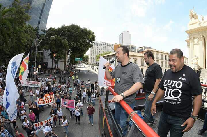 Marcio Garcia (ao microfone) e F&aacute;bio Neira (ao fundo) defendem que legisla&ccedil;&atilde;o prev&ecirc; a recomposi&ccedil;&atilde;o