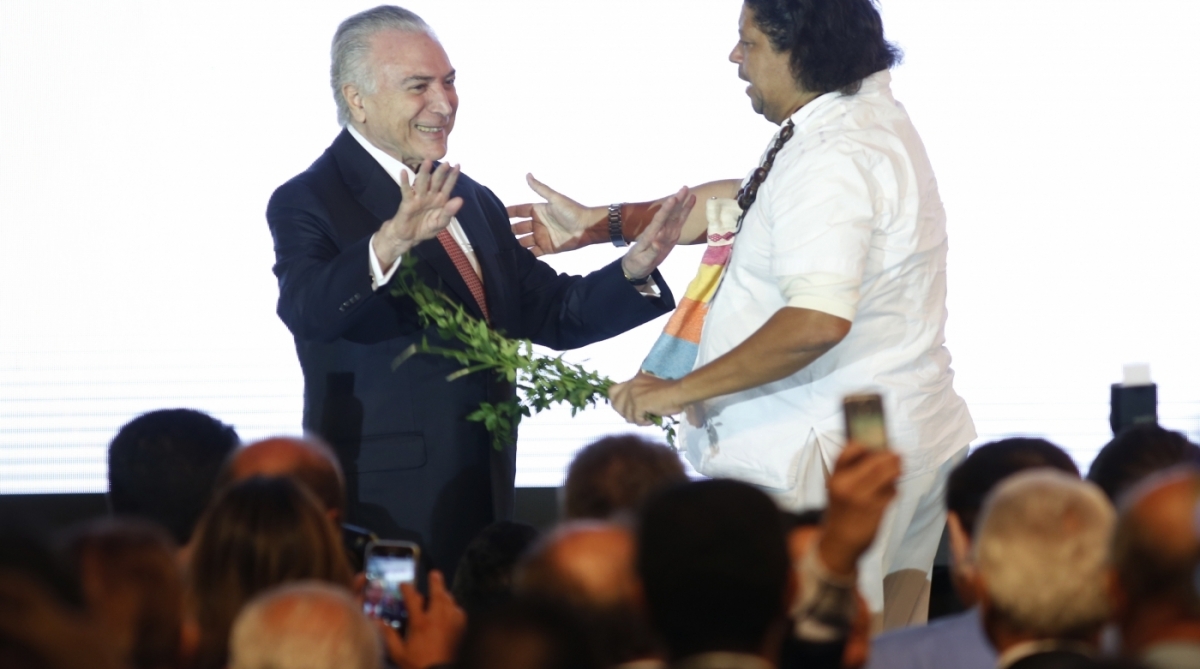 Conven&ccedil;&atilde;o Nacional do PMDB. Michel Temer recebe passe de Pai Uz&ecirc;da.