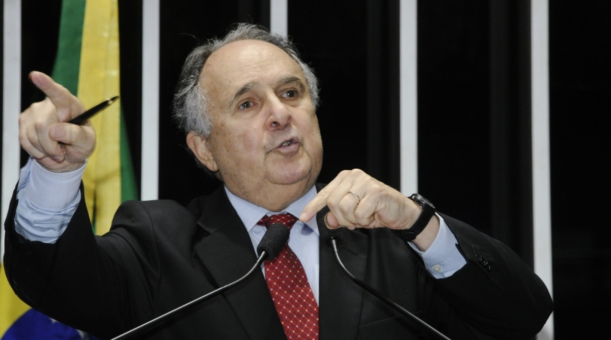 Plen&aacute;rio do Senado durante sess&atilde;o n&atilde;o deliberativa...Em discurso, &agrave; tribuna, senador Cristovam Buarque (PPS-DF)...Foto: 