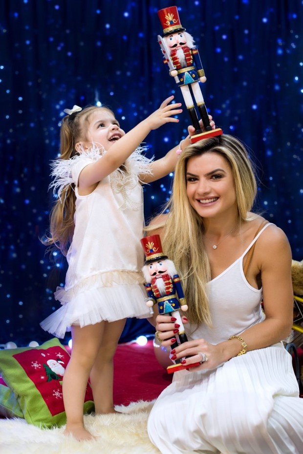Mirella Santos e Valentina fazem ensaio de Natal - Katia Rocha/Divulgação