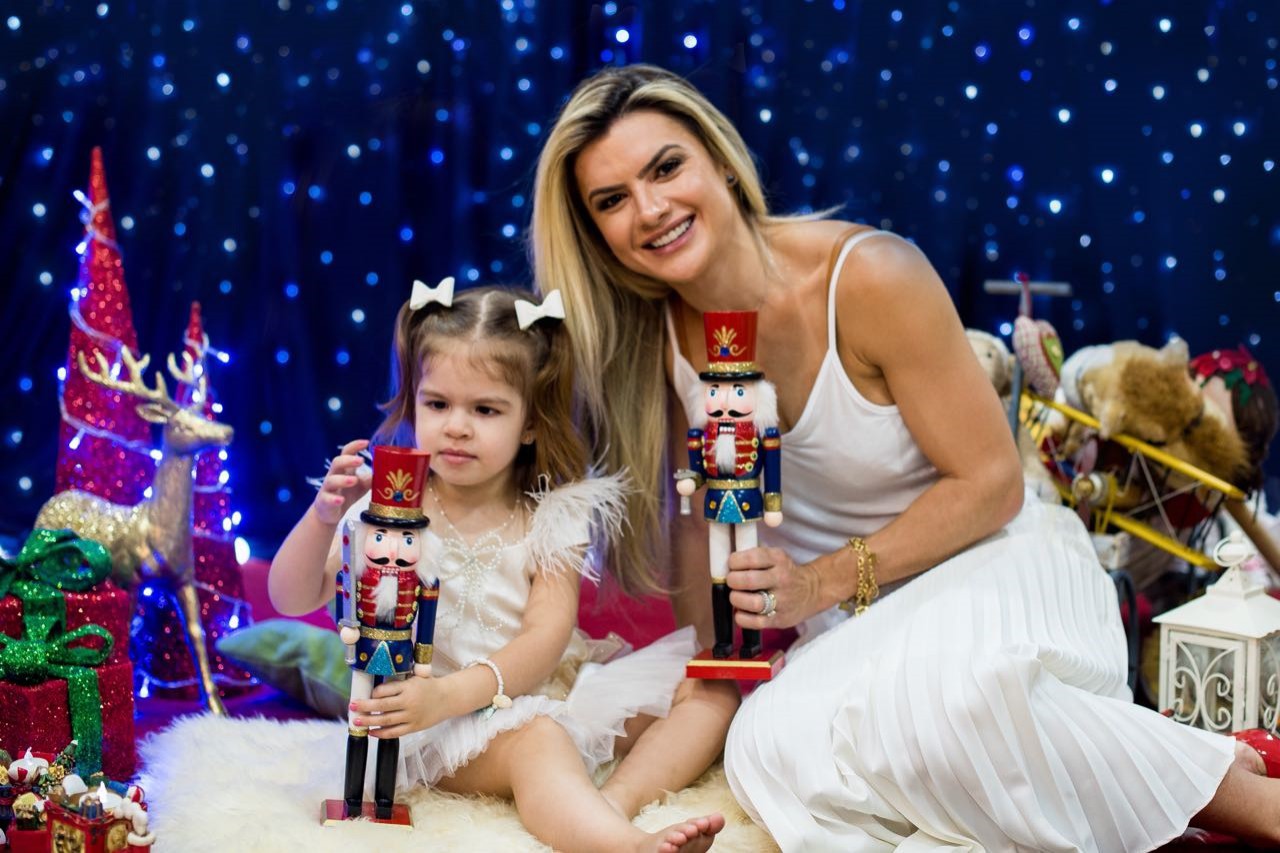 Mirella Santos e Valentina fazem ensaio de Natal - Katia Rocha/Divulgação