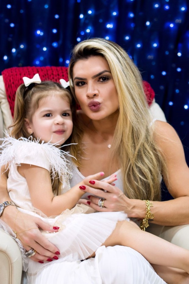 Mirella Santos e Valentina fazem ensaio de Natal - Katia Rocha/Divulgação