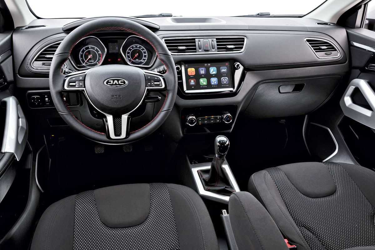 Interior do JAC T 40