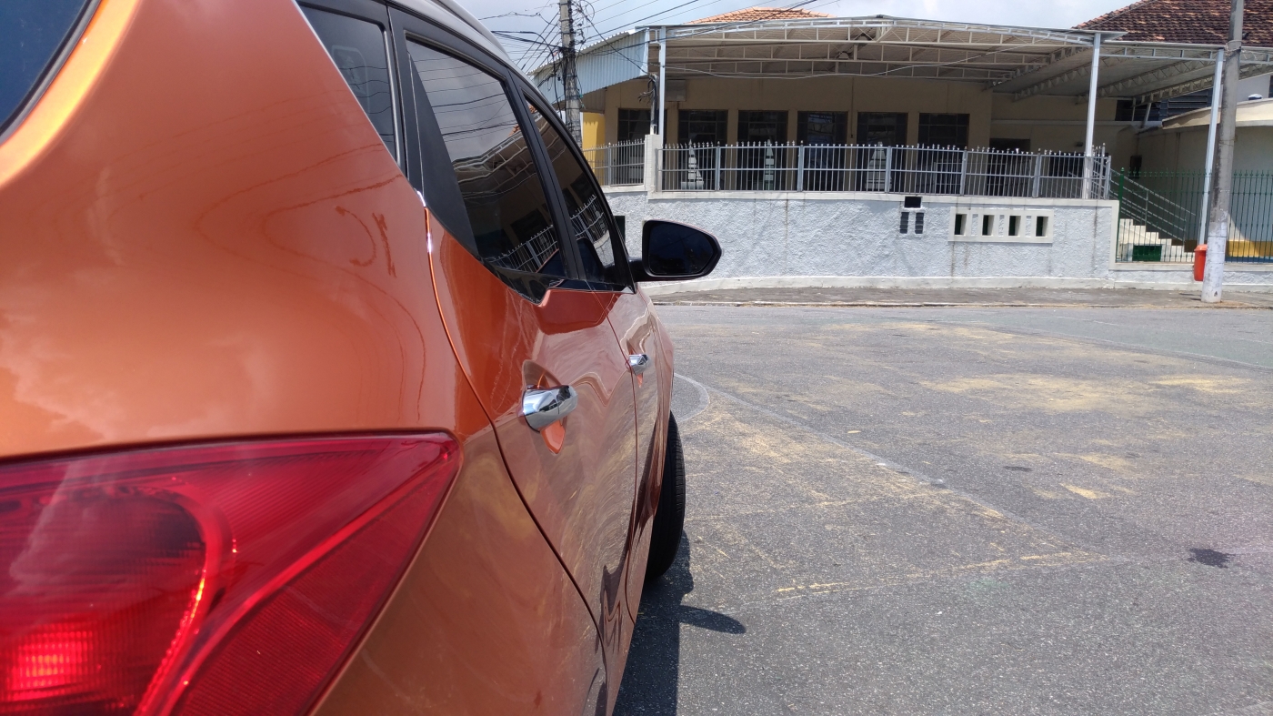  Com cara de SUV, o hatch aventureiro se adapta bem a qualquer terreno e mostra força para brigar por espaço no segmento
