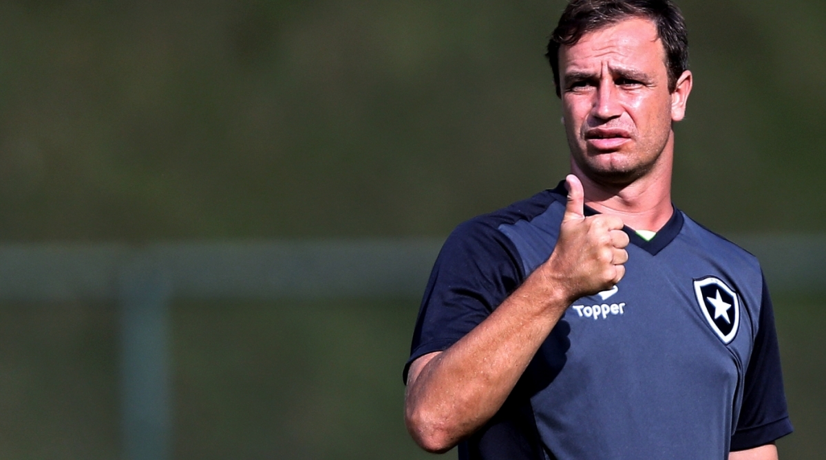 Concei&ccedil;&atilde;o n&atilde;o pretende mexer no time: 'Quest&atilde;o de entrosamento'