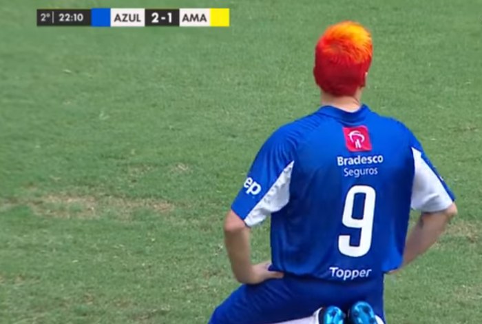 Felipe Neto perde gol incr&iacute;vel