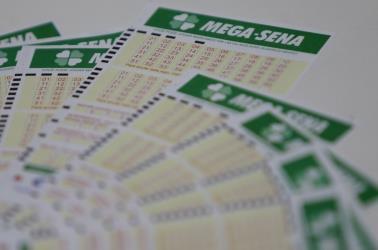 Mega-Sena acumula e prêmio principal vai para R$ 7 milhões