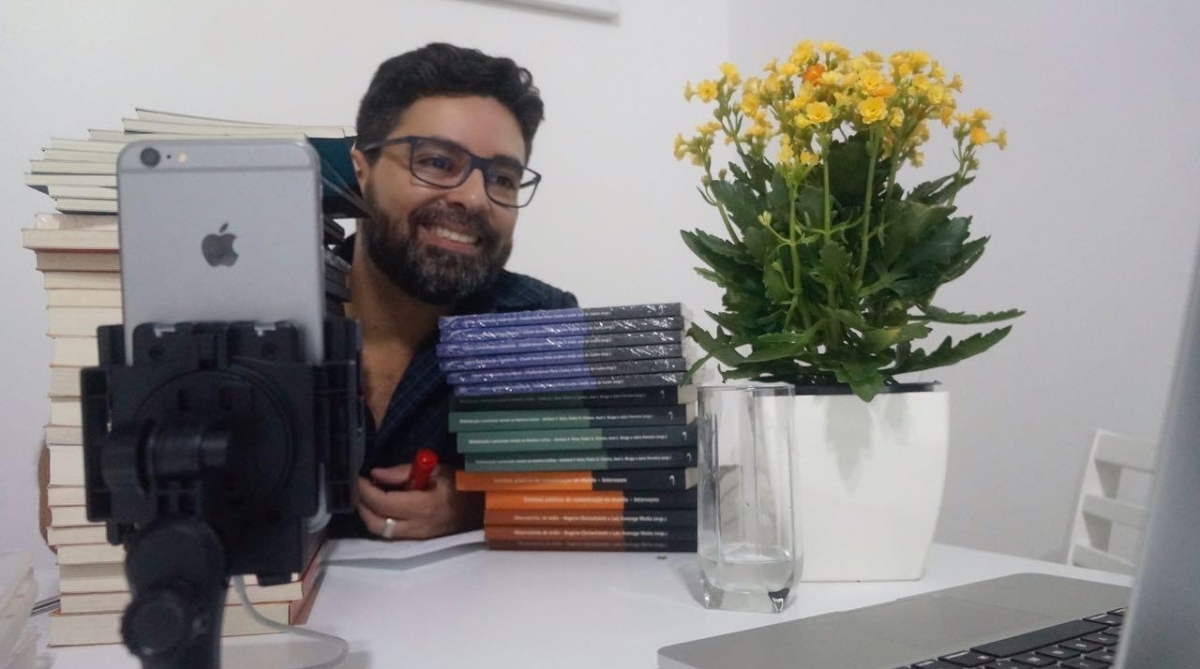 Professor de Comunicação Marcio Gonçalves, usa o YouTube como ferramenta do projeto 'Aula Sem Paredes'. 