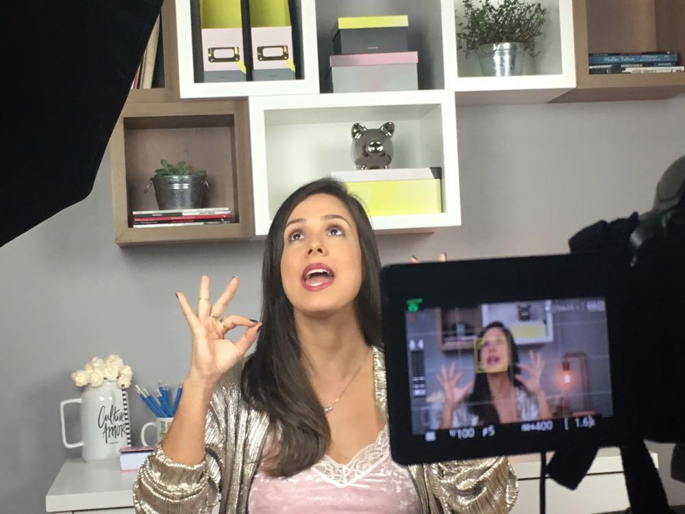  Mirna Borges oferece dicas sobre finanças para 178 mil seguidores. Gravações são em sua própria casa - Dereck Bolsanelo
