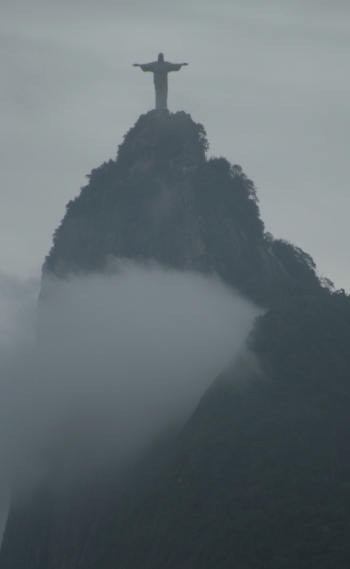 05/01/2018 - AG�NCIA DE NOT�CIA - PARCEIRO - Tempo permanece com garoa e muitas nuvens no fim desta tarde no Rio de Janeiro.