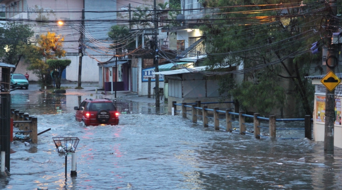 AGÊNCIA DE NOTÍCIAS - PARCEIRO - Chuva causa alagamento e morte, na Zona Norte do Rio, corpo de um homem é encontrado após o nível de rio baixar, especificamente no Rio das Pedras embaixo da ponte, bairro de Rocha Miranda, nesta segunda-feira (08). Foto: Fausto Maia/Parceiro/Agência O Dia - Fausto Maia/Parceiro/Agência O Dia