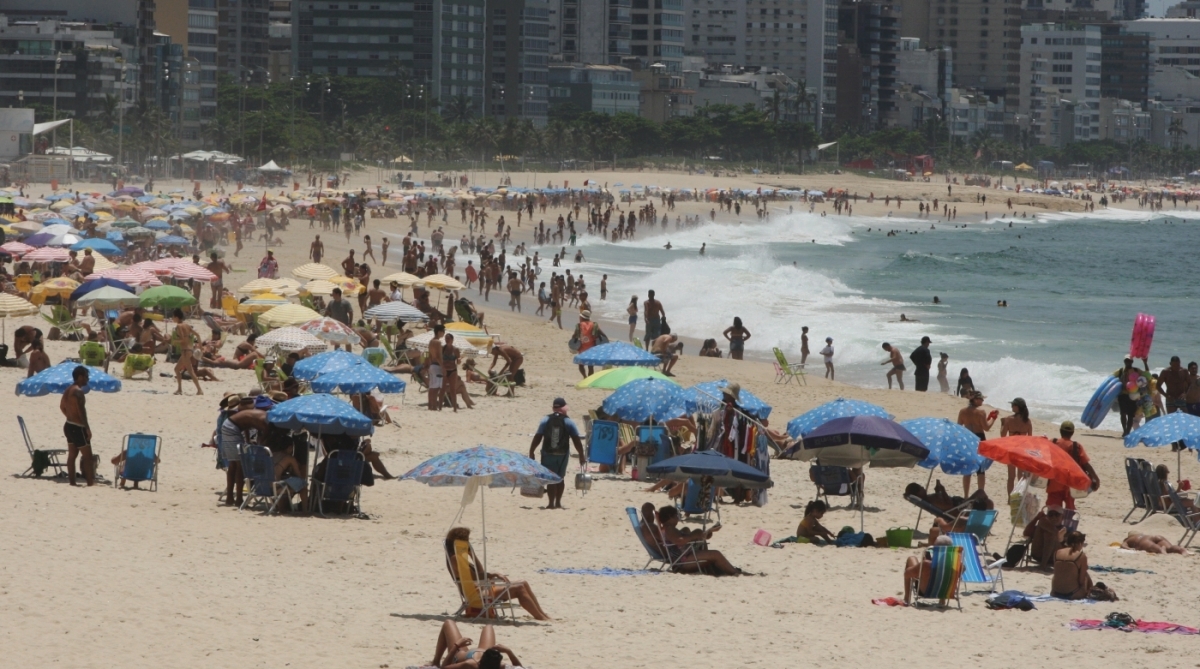 Vai anoitecer mais cedo amanhã - Radovicz/Agência O Dia                    