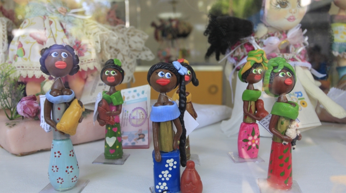 10/1/2018 - Inauguração da Loja Oficial do Programa de Artesanato do Estado do Rio. E/D Nilo Sérgio Félix, Secretário de Turismo do Estado (oculos escuros) e  Marcio Cunha, diretor do Riozoo (blusa verde) com outros representantes.   Foto de Maíra Coelho / Agência O Dia