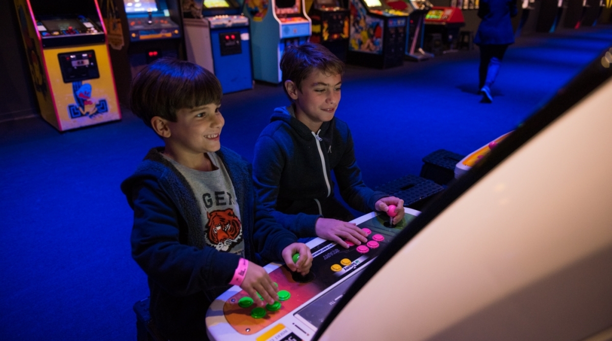 A exposição A Era dos Games é um dos eventos para crianças deste fim de semana. Capa Guia Show e Lazer - eventos de férias