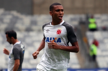 Clube da Série B acerta contratação de ex-lateral do Vasco