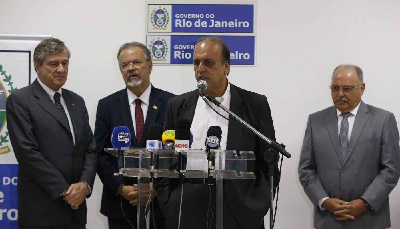 Rio de Janeiro - O governador Luiz Fernando Pezão fala após reunião no Palácio Guanabara para discutir segurança pública no Rio de Janeiro  (Tomaz Silva/Agência Brasil)