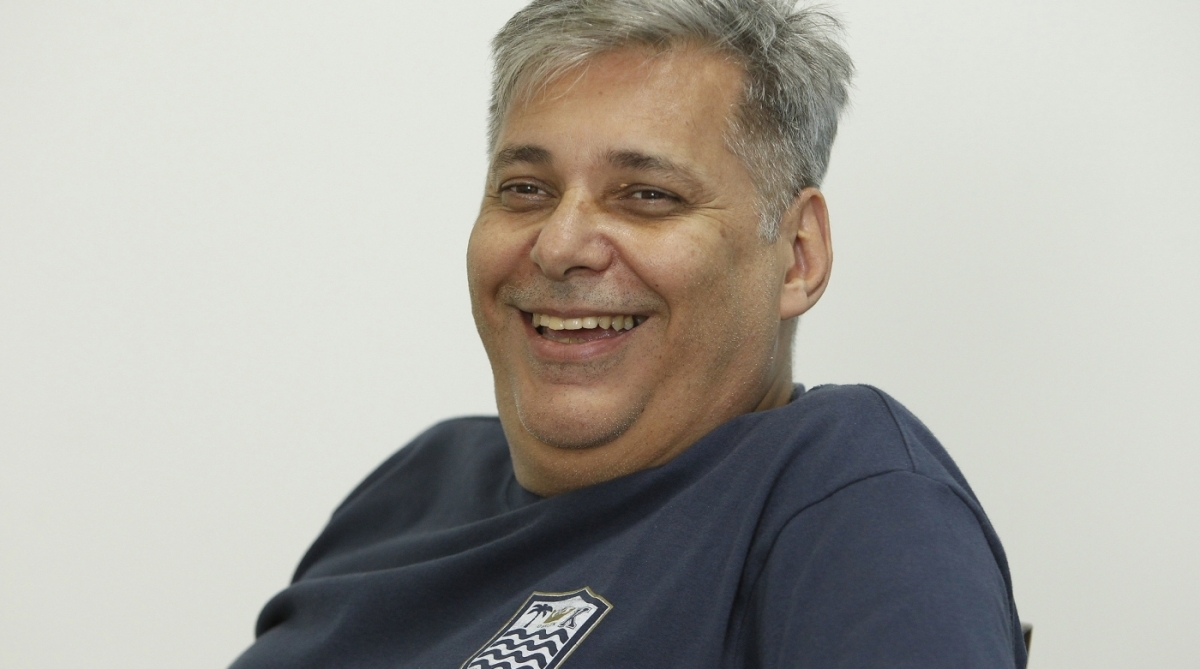 12/01/2018 - Carnaval 2018 / Preparativos no barracão da escola de samba Unidos de Vila Isabel, na Cidade do Samba, para sua participação no desfile do Grupo Especial, no Sambódromo. Na imagem, Paulo Menezes, um dos carnavalescos da agremiação. Foto de Alexandre Brum / Agência O Dia - CIDADE SAMBA DESFILE CARNAVAL MARQUES DE SAPUCAî ARTE CULTURA ENTRETENIMENTO EVENTO FANTASIA ESPETîCULO