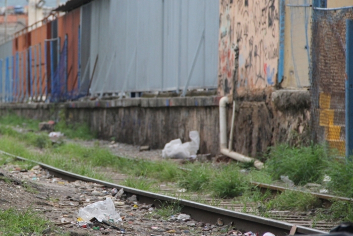 Corpo foi encontrado nos trilhos perto do Jacarezinho