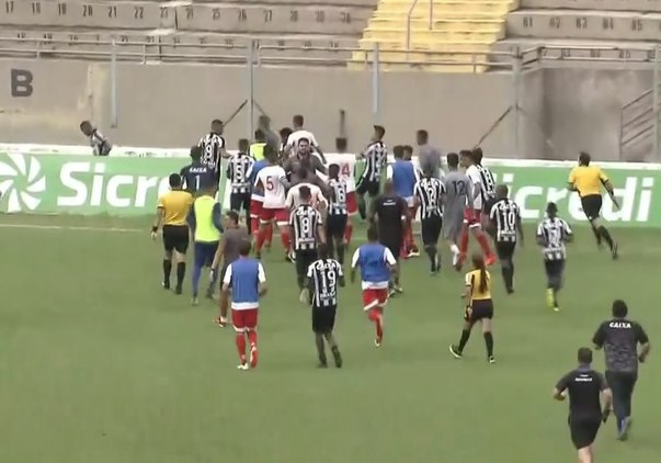 Jogo do Botafogo na Copinha acabou em briga - Reprodução de TV