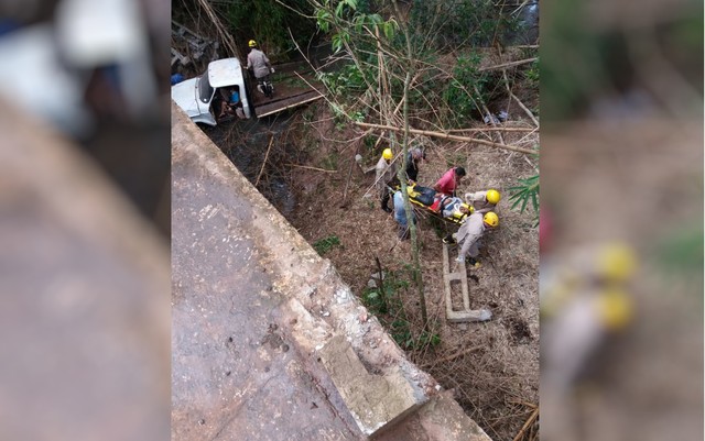 Menino de seis anos salva a vida do avô em acidente de carro 