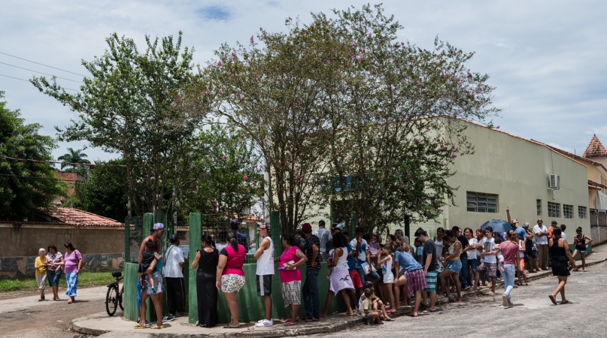 Moradores enfrentaram filas para vacinação contra febre amarela nos postos de saúde de Valença - IGOR ALECSANDER/FUTURA PRESS/ESTADÃO CONTEÚDO
