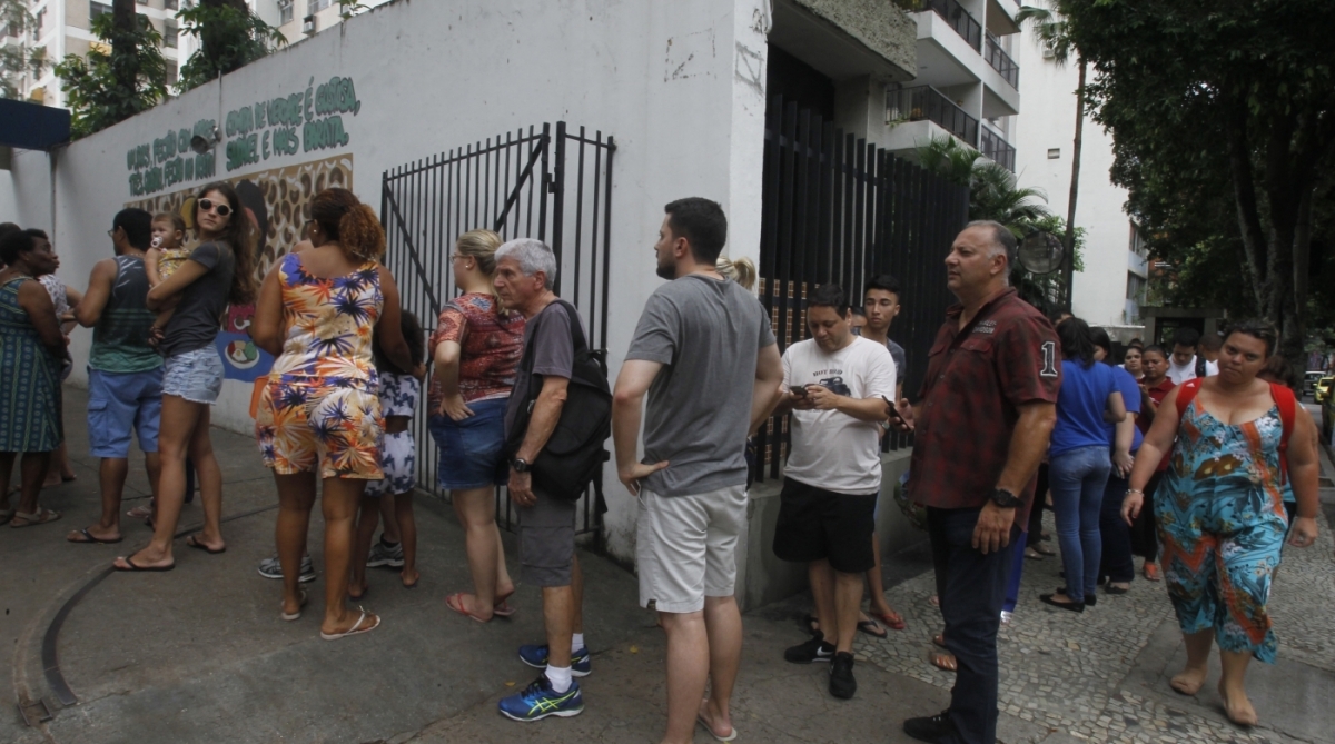 Aumenta a procura por vacina&ccedil;&atilde;o contra a Febre Amarela - Pessoas fazem fila em um Posto de Sa&uacute;de na Tijuca, para serem vacinadas contra a Febre Amarela. Foto - Severino Silva / Ag&ecirc;ncia O Dia
