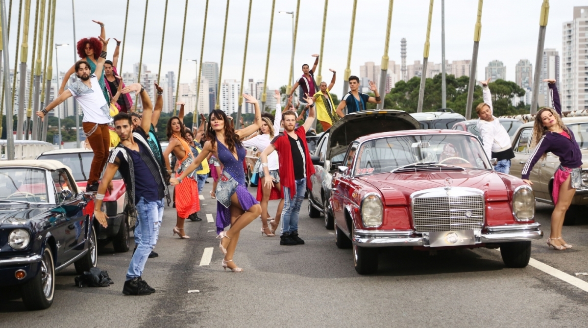 Hylka Maria e outros participantes no ensaio de abertura do 'Dancing Brasil'