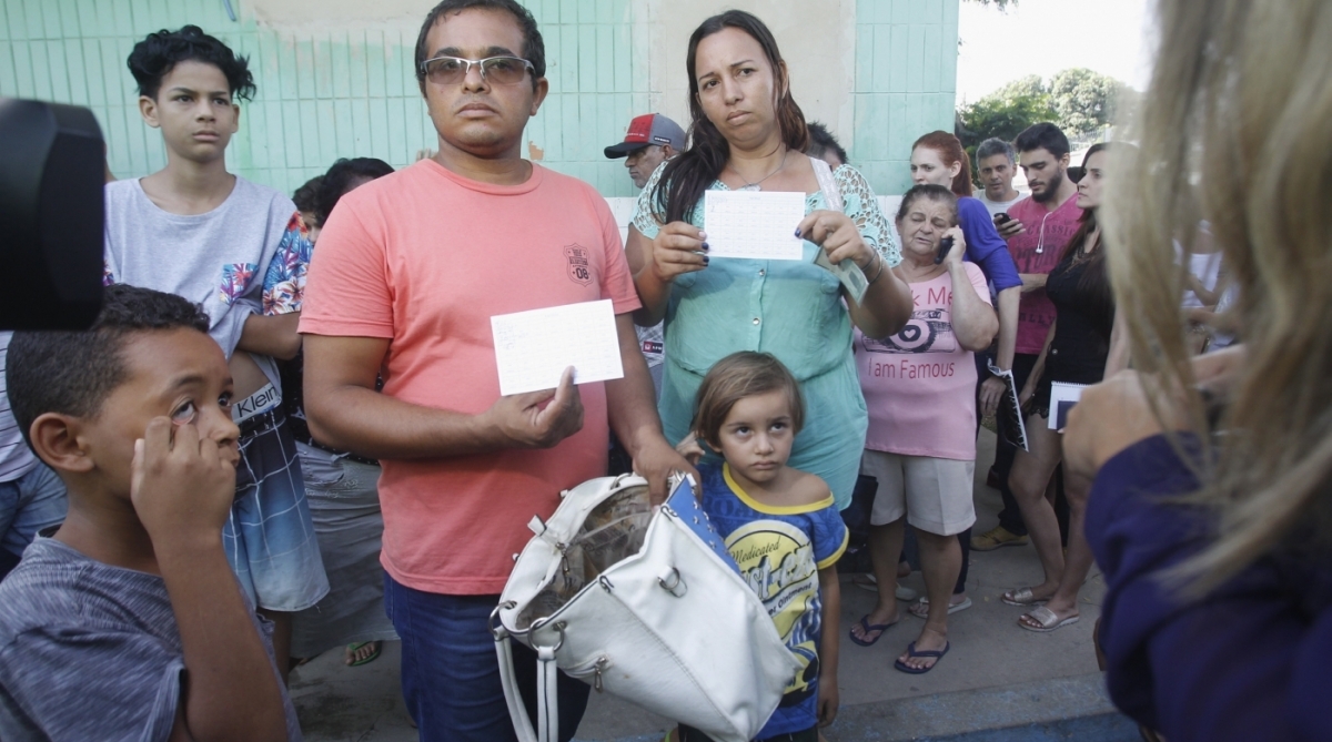 Em São João de Meriti, posto de saúde distribuiu 800 senhas, mas a procura foi muito maior. Muita gente voltou para casa sem proteção - Severino Silva