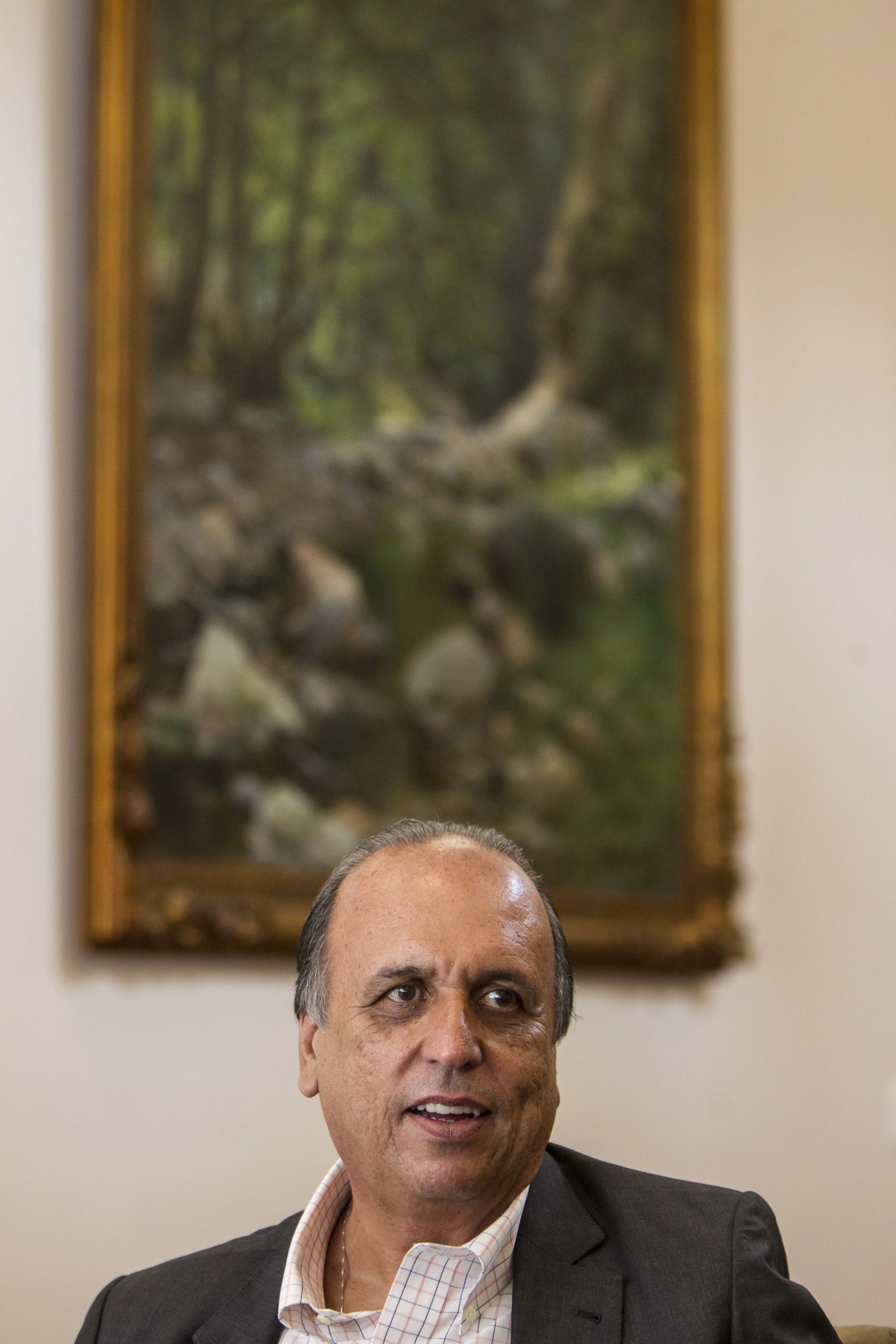 Entrevista com Luiz Fernando de Souza (Piraí, 29 de março de 1955), mais conhecido como Luiz Fernando Pezão, é um economista e político brasileiro filiado ao Partido do Movimento Democrático Brasileiro e atual Governador do Estado do Rio de Janeiro. Materia Especial e Dominical.