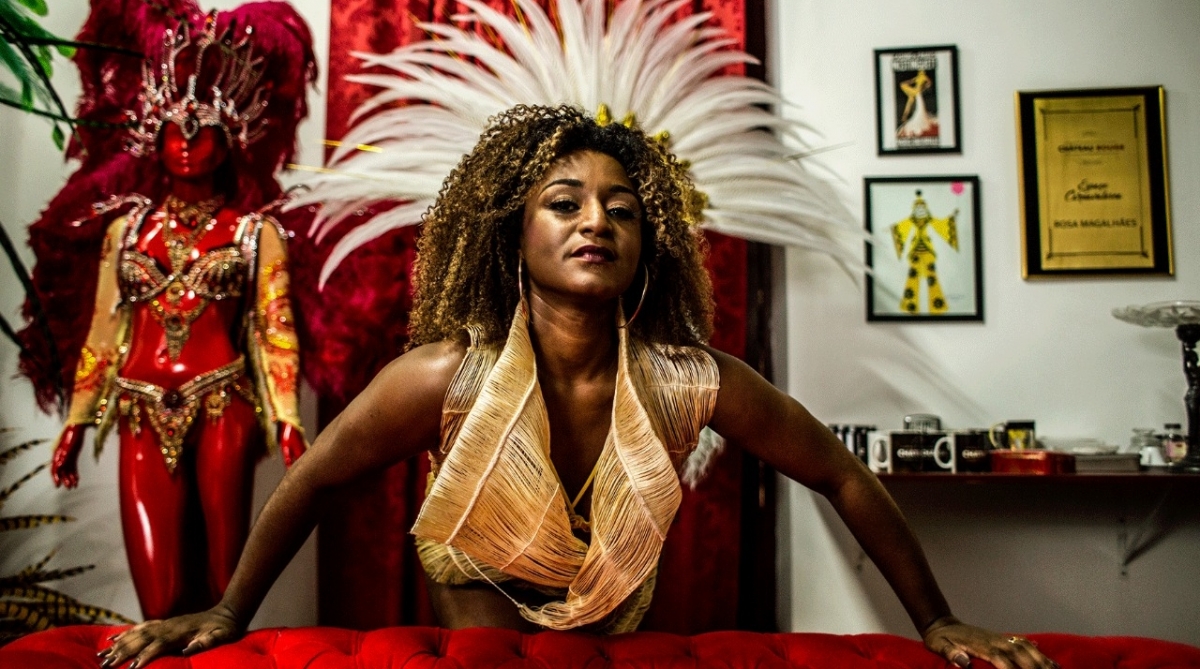 Além de princesa da Swingueira de Noel, Dandara Oliveira foi alçada a diretora da ala das passistas. Ela ensinou Sabrina Sato a sambar - LUIZ EDUARDO/ DIVULGAÇÃO