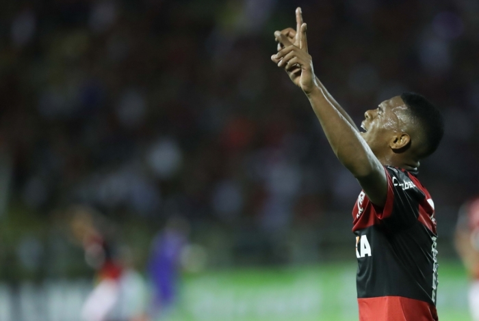 Flamengo aceita proposta do Paços de Ferreira e encaminha saída de Lucas Silva