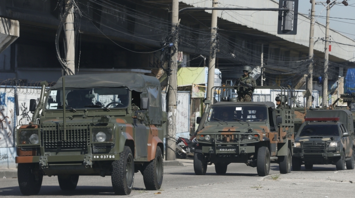 Rio de Janeiro - As Forças Armadas participam hoje (18) de uma operação conjunta com a Polícia Federal e as polícias estaduais na comunidade do Jacarezinho, na zona norte do Rio de Janeiro. Foto - Tânia Rêgo / Agência Brasil