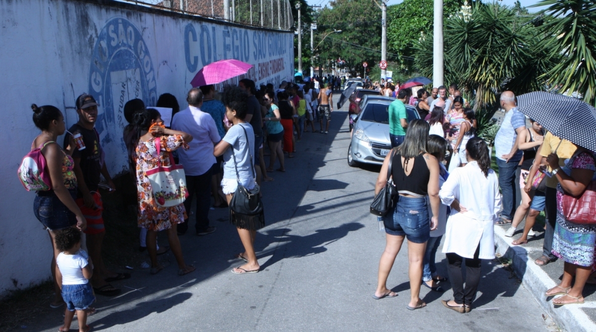 Vacina&ccedil;&atilde;o em Niter&oacute;i. No Horto Florestal de Niter&oacute;i, pessoas s&atilde;o tranquilizadas sobra a doen&ccedil;a e se j&aacute; tomaram a dose da vacina contra a febre amarela.Personagem, Maria Jos&eacute; de Souza Fraga.